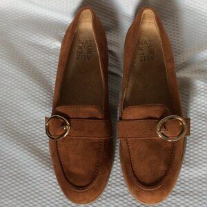 New Women's Naturalizer Suede Shoe - Size 8.5